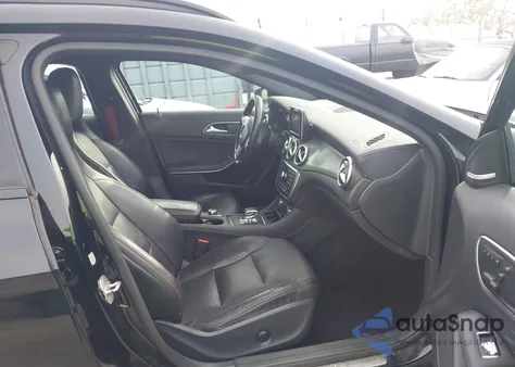 2015 Mercedes-Benz Gla 45 Amg 4Matic z USA, uszkodzony, nr VIN WDDTG5CBXFJ061769